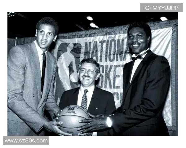 足球巨星与NBA传奇偶像首次相遇共同畅谈运动梦想与人生经历 足球巨星与NBA传奇偶像首次相遇共同畅谈运动梦想与人生经历